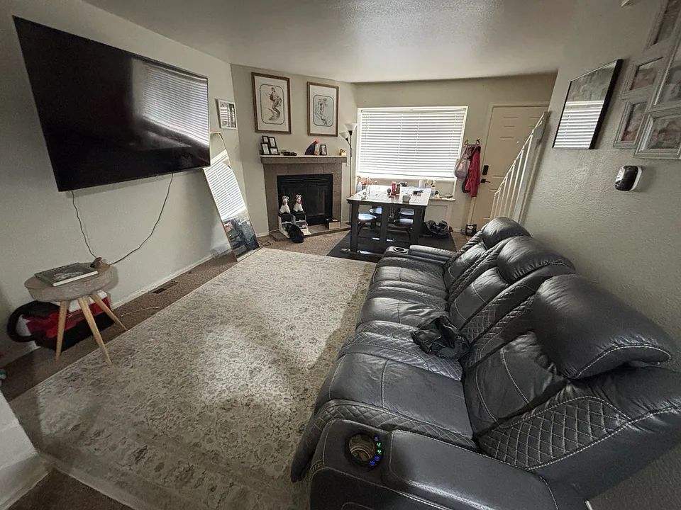 4759 Live Oak Dr
