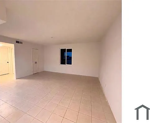 4727 Corsaire Ave — Photo 5