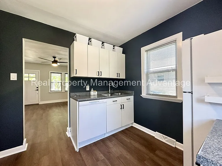 2128 Romeo St — Photo 8