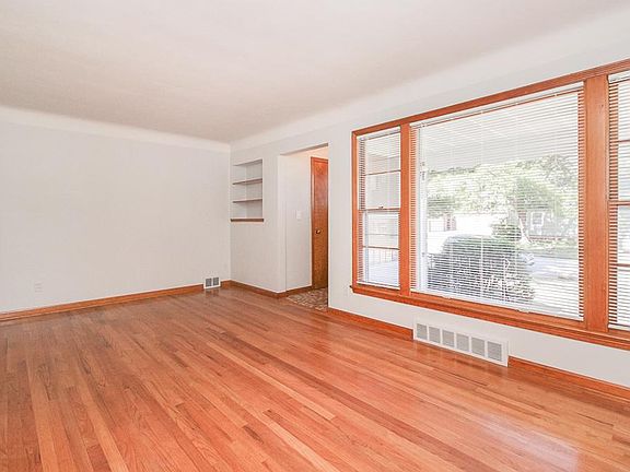 3rd image of 1711 Sherwood Blvd