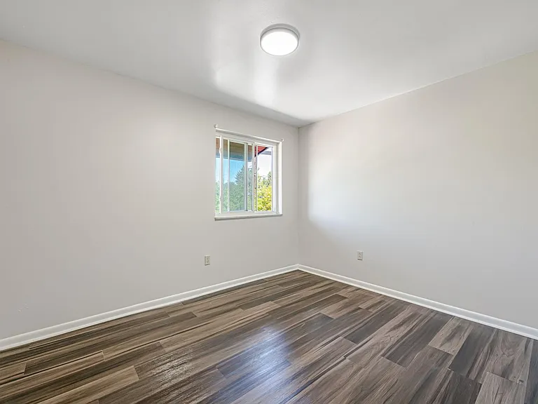 Brooklane Manor Apartments — Photo 42