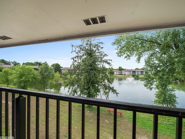 7 Pointe Apartments — Photo 13