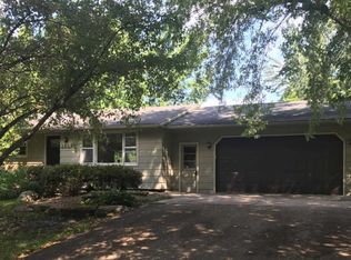 240 Highwood Dr, Chaska, MN 55318