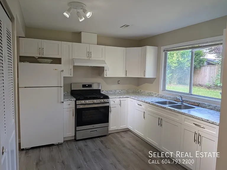 31033 Upper Maclure Rd — Photo 16