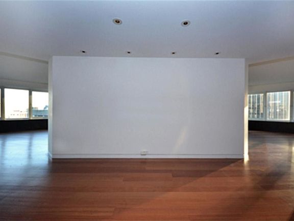 3rd image of 150 W 56th St #41014102