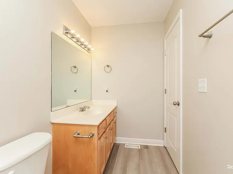 983 Hunters Ln — Photo 12