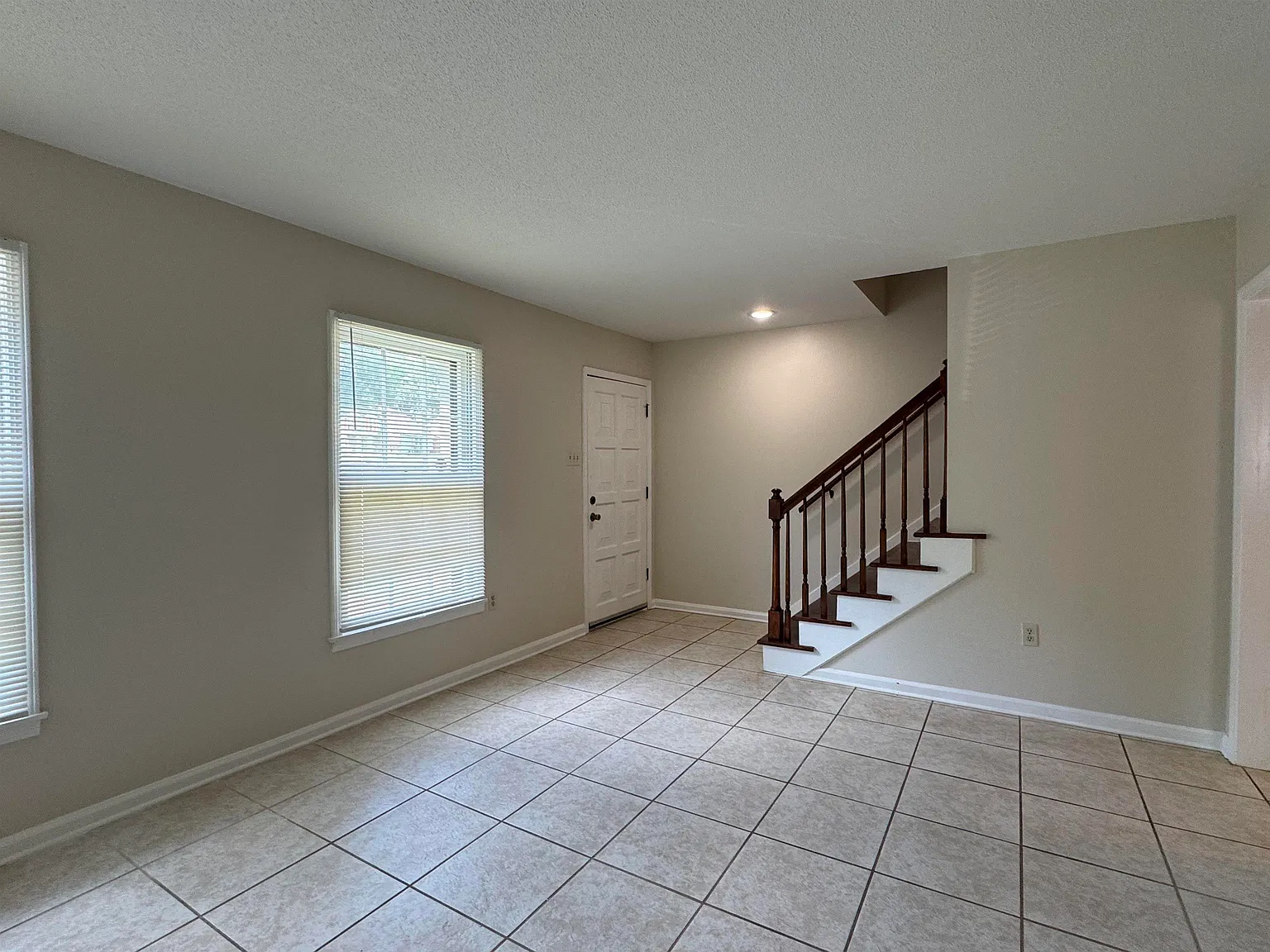 2 bed, 1.5 bath, 1248 sqft, $1,450 — Photo 3