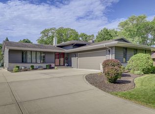 1342 Magnolia Ln, Munster, IN 46321