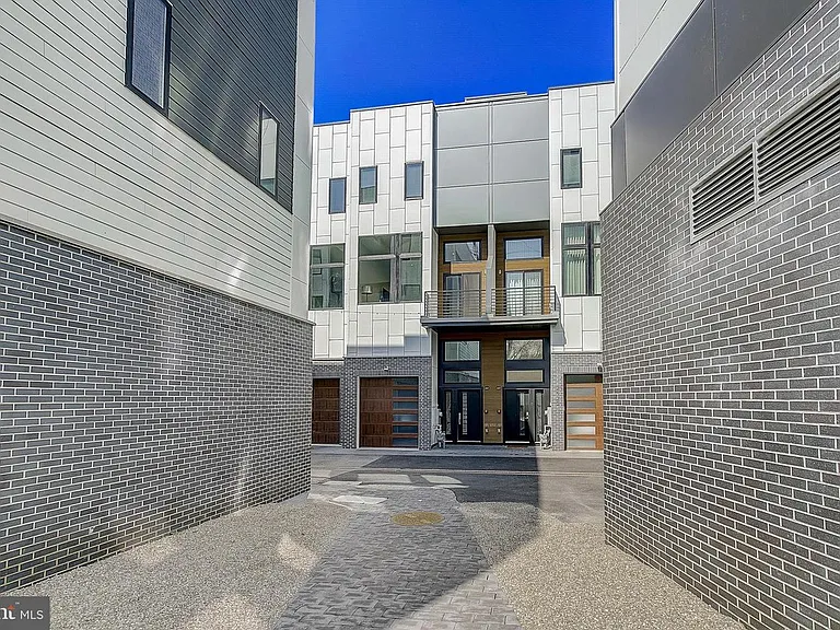 2527 Graduate Sq — Photo 12