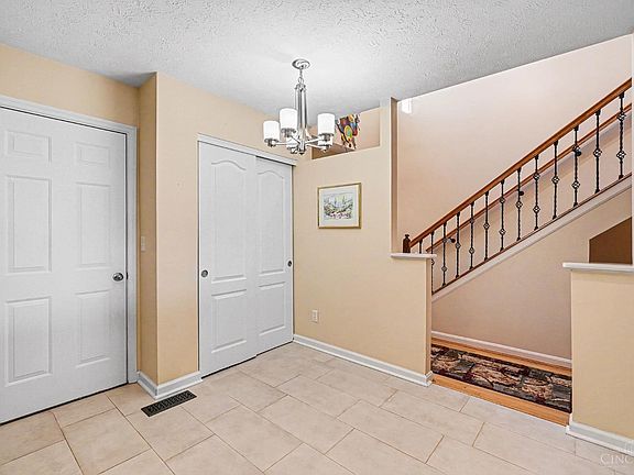 4th image of 6764 Pondfield Ln