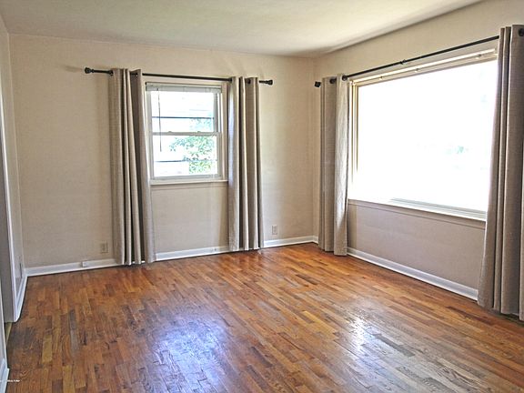 3rd image of 1113 N Foster Ave