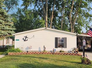 8012 Harbour Dr, Fair Haven, MI 48023