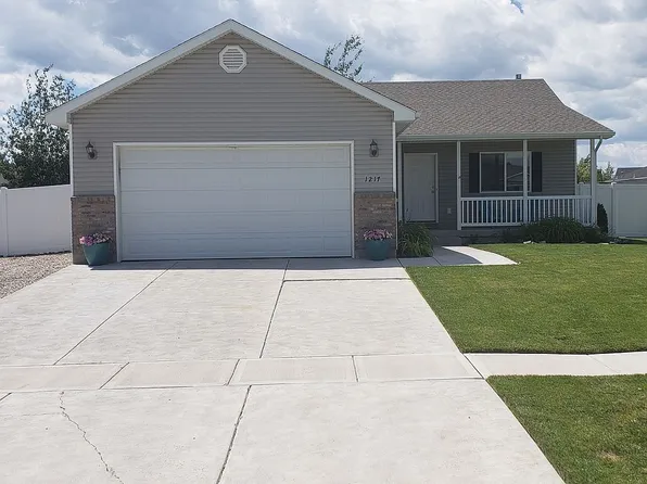 1217 N Preston Dr, Idaho Falls, ID 83401