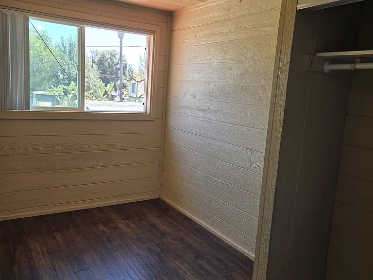 1003 W 9th St #13 — Photo 10