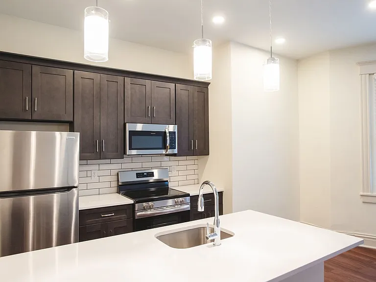 1211 Porter St — Photo 3