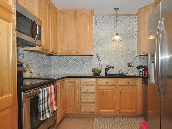 4th image of 79 Duke St Unit 10