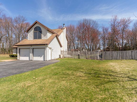 3rd image of 21 Birch Glen Dr