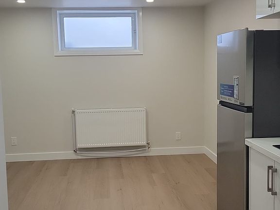 2nd image of 304 Albert St W #B01