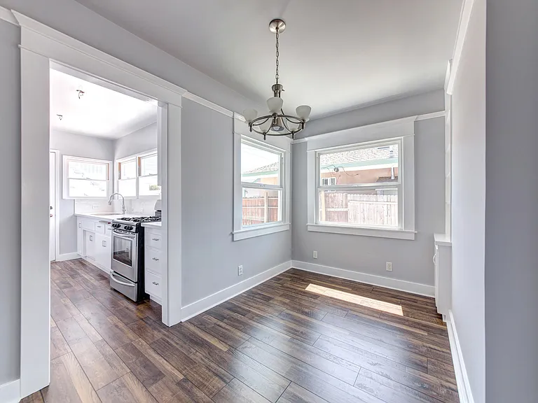 2108 Gramercy Ave — Photo 7