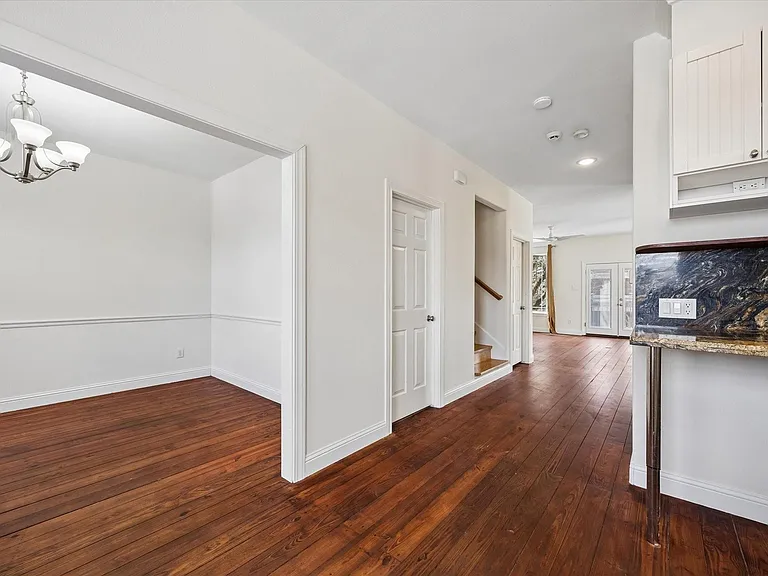 4011 Garrott St — Photo 10