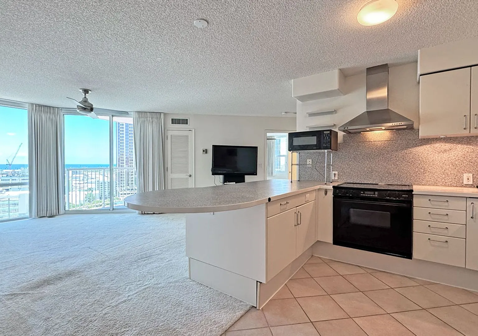 Spacious 2BR/2BA at One Archer Lane with Central AC — Photo 3