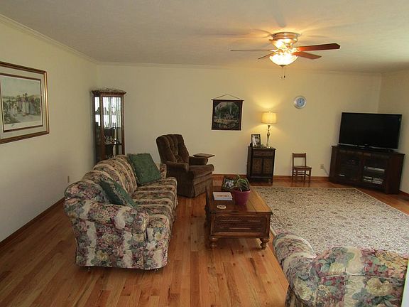 5th image of 206 Venture Ln