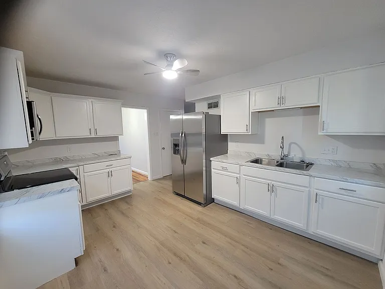 2518 W Kansas St — Photo 2