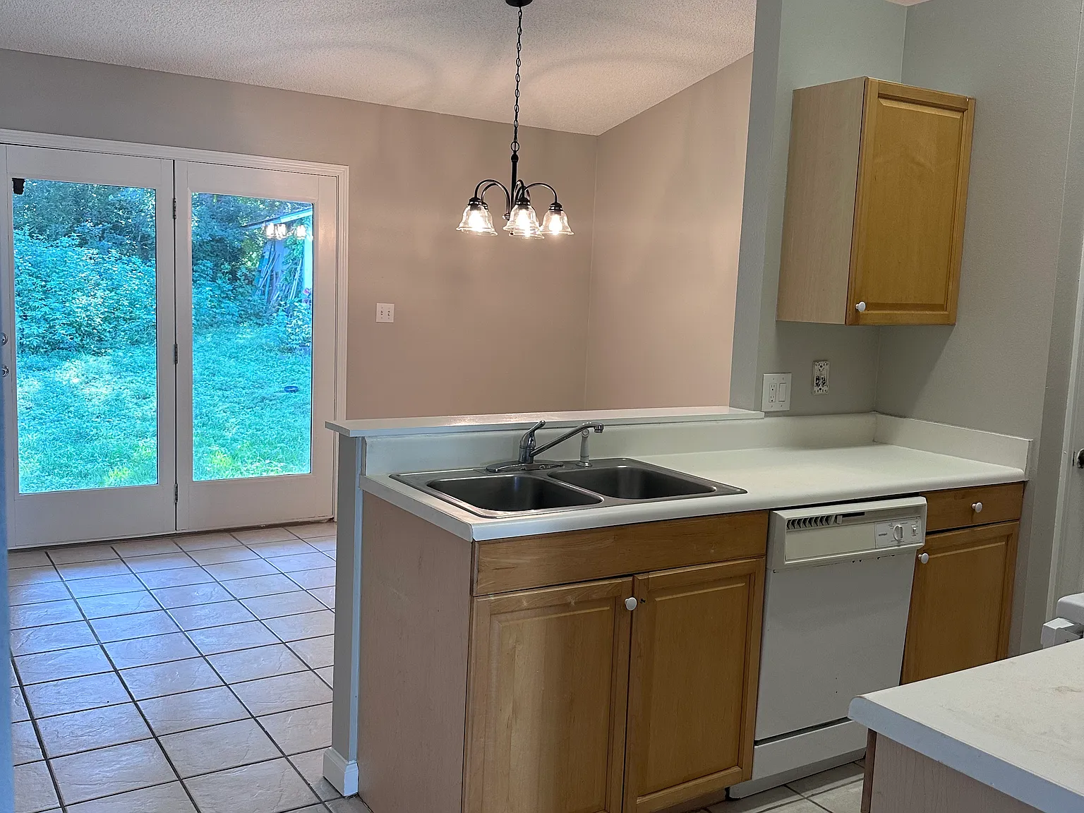2 bed, 1054 sqft, $1,400 — Photo 4