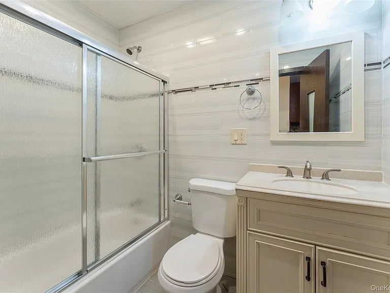 22820 Edgewood Ave #A — Photo 8