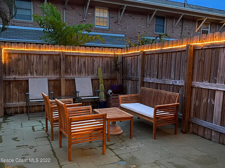 917 Jamestown Ave #100 — Photo 15