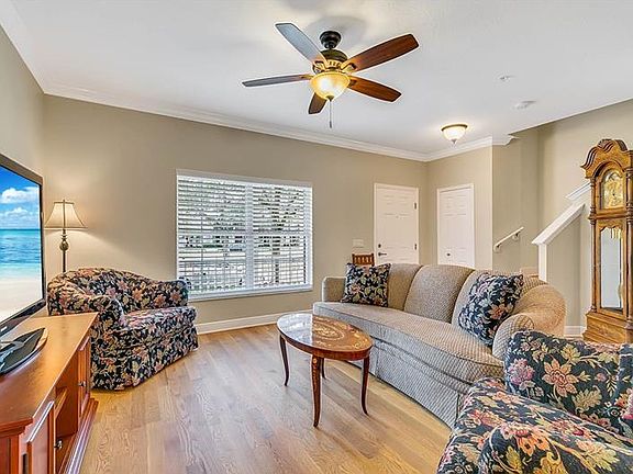 3rd image of 9832 Poplar Pl