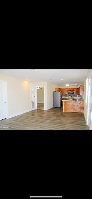 3 bed, 1325 sqft, $1,500 — Photo 3
