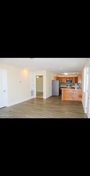1412 Genevieve Dr — Photo 3