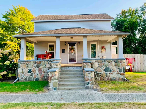 223 N Clark St, Chesaning, MI 48616