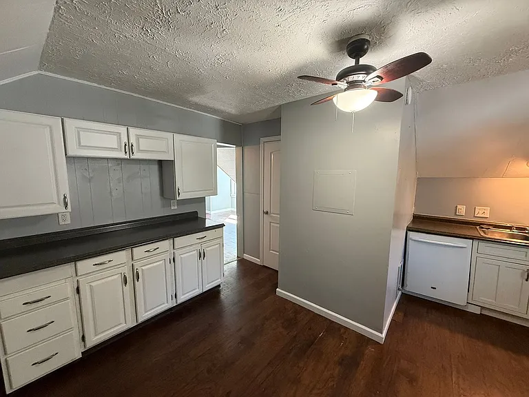 24 Davis Street — Photo 3
