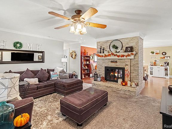 4th image of 310 N Wickshire Ln