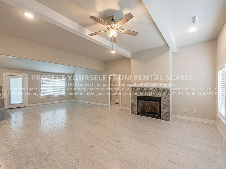 313 N Tacoma St — Photo 4