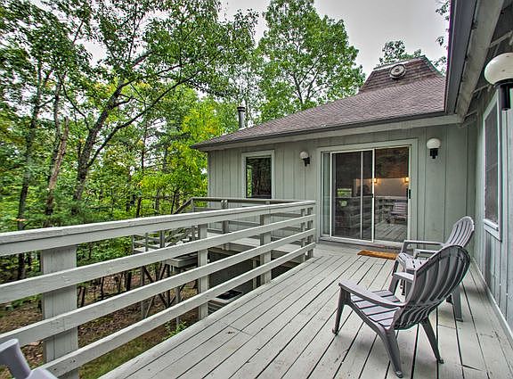 3rd image of 3048 Hopkins Dr
