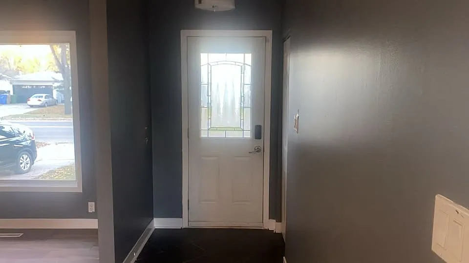 8 bed, 2000 sqft, $3,700 — Photo 1