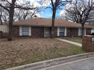 1100 Wood Ridge Dr, Azle, TX 76020