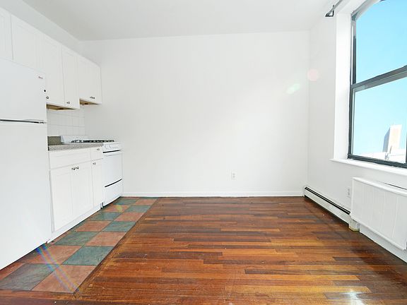 4th image of 115 Lexington Ave APT 4