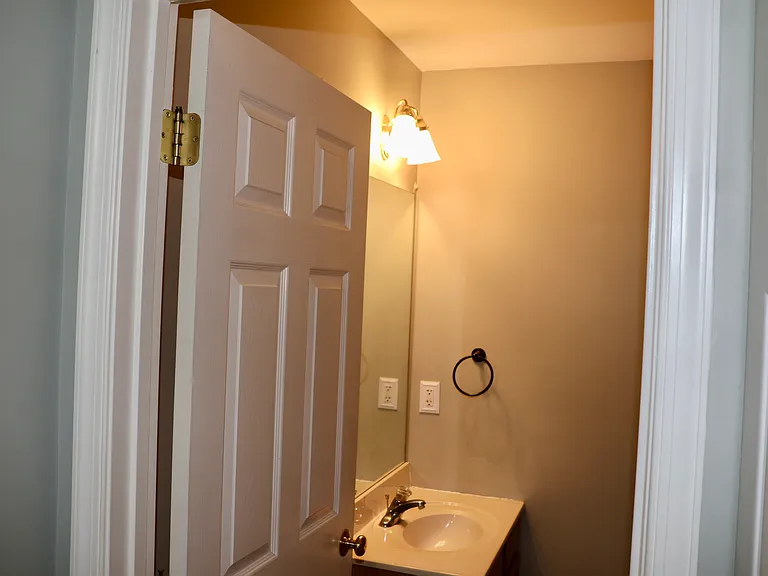44 Courtyard Dr — Photo 15
