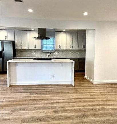 5th image of 847 N Las Palmas Ave