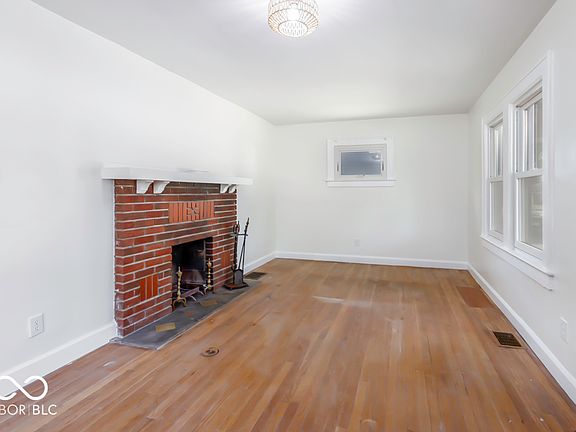 5th image of 1111 E Mills Ave