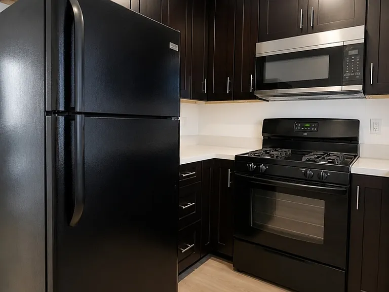 1535 Granville Ave #104 — Photo 10