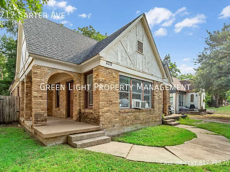 2717 Carter Ave — Photo 3