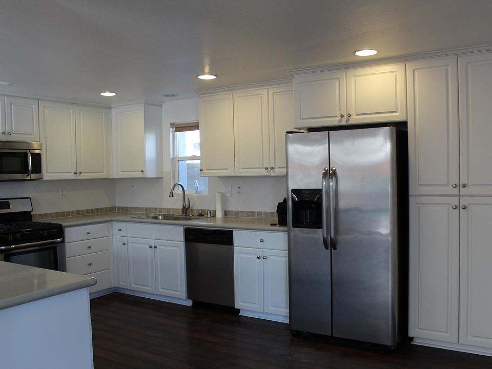 1st image of 142 3rd Ave #1