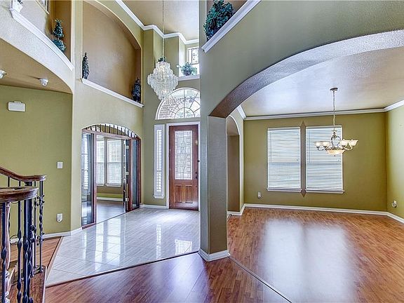 4th image of 9618 Peachtree Ln