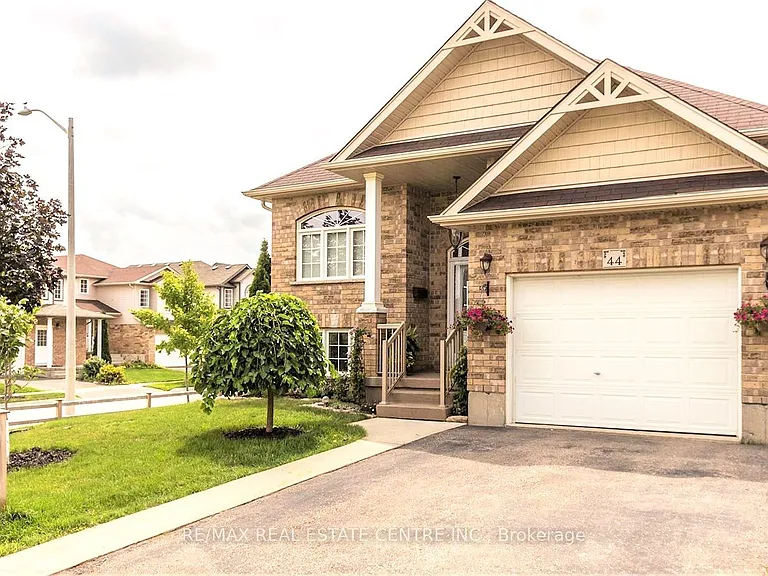 44 Lemon Grass St — Photo 1