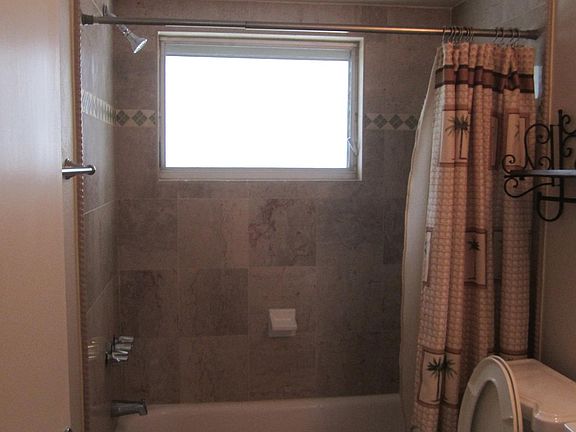 4th image of 800 71st Ave N APT 12